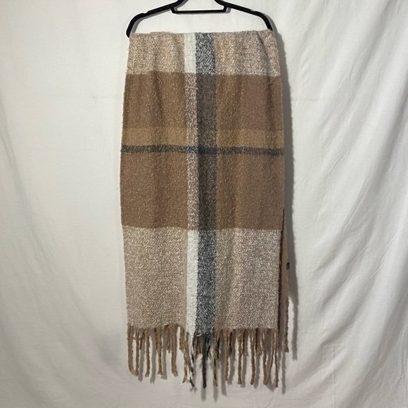 SALE Chunky Knit Khakis Tan Plaid Scarf - Picture 4 of 10